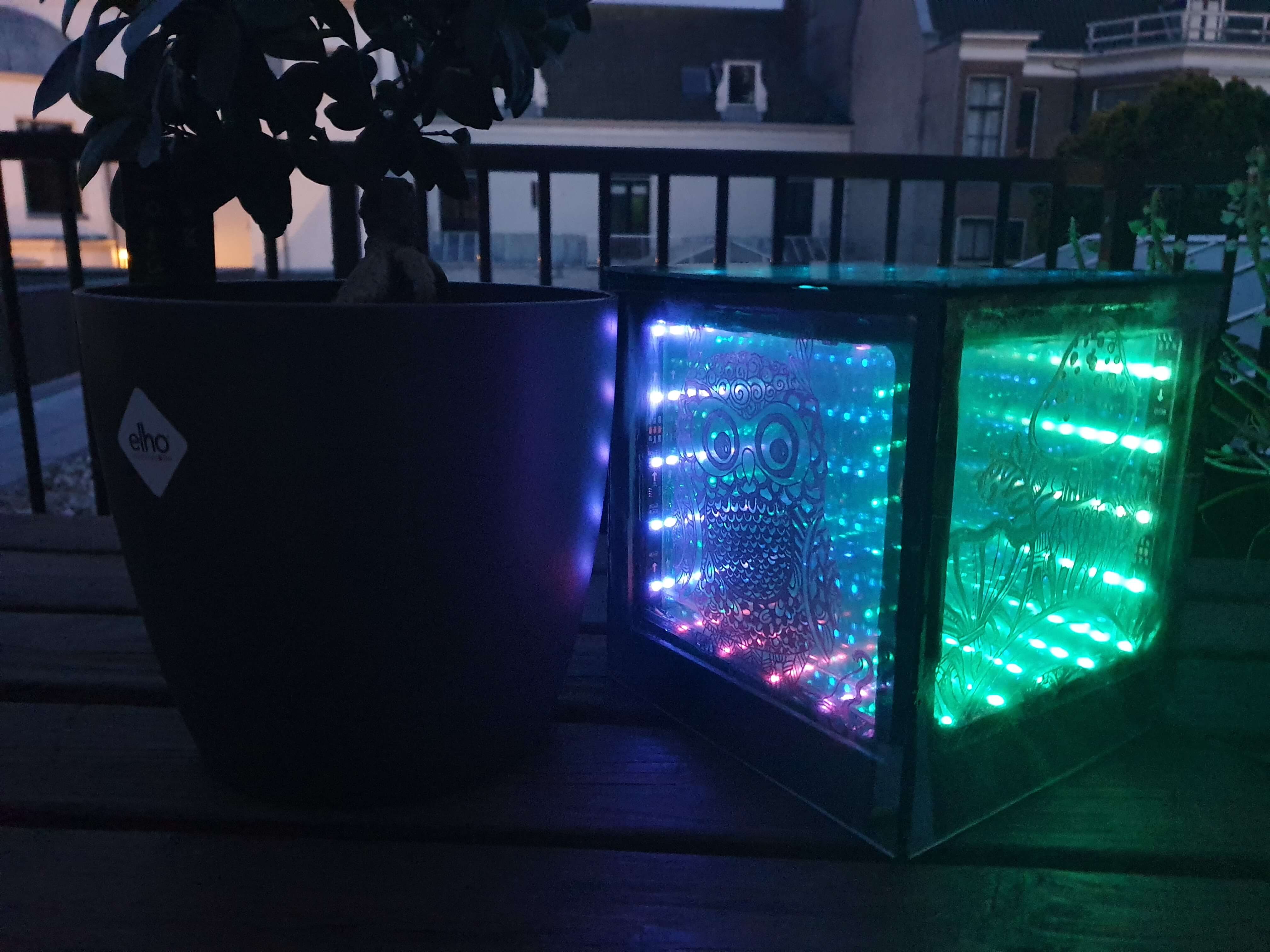 Infinity cubes and lamp shop